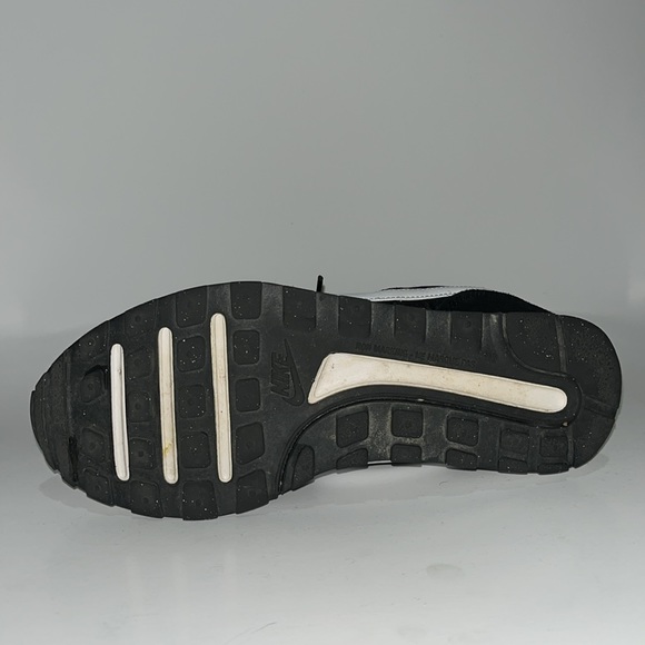 Nike MD Valiant GS with the Box - Picture 2 of 8